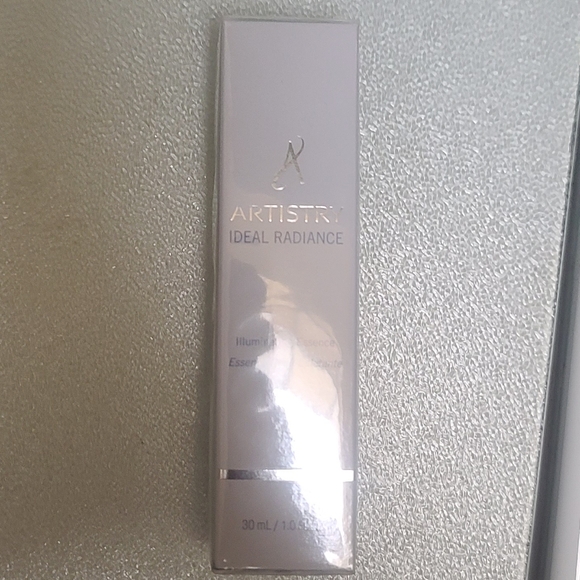 Amway Artistry Ideal Radiance Illuminating CC Cream 1oz SPF50 LIGHT - Picture 1 of 4